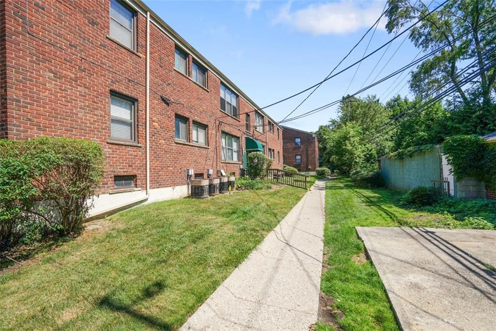 Woodward Ave Royal Oak Condo in Huntington Woods Condo. Property