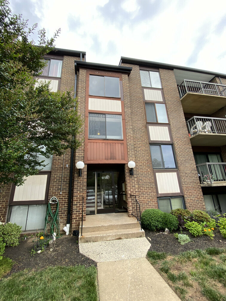 9720 Kingsbridge Dr APT 202, Fairfax, VA 22031 4 Brothers Investment