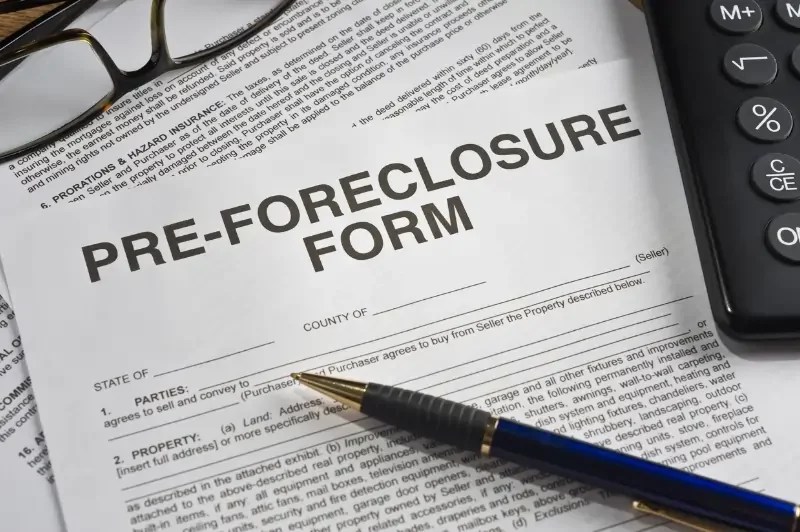 What’s the Difference Between Preforclosure & Foreclosure?