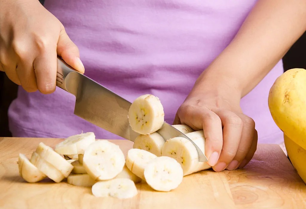 Eating Banana during Breastfeeding Benefits, Side Effects & Recipes