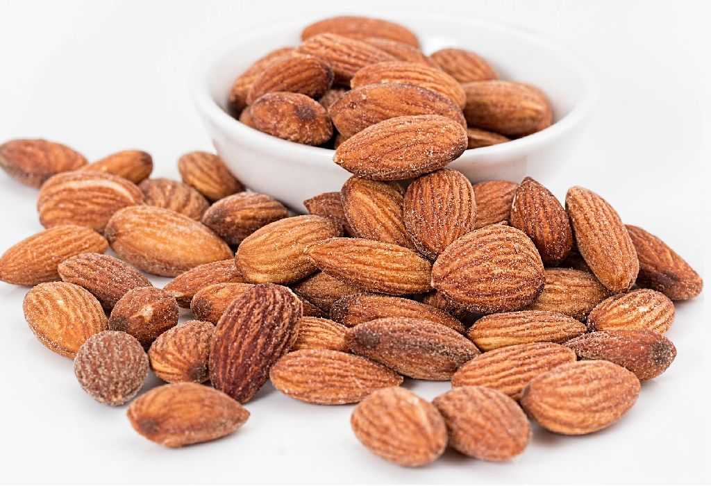 30 Foods to Eat and to Avoid Before Bed