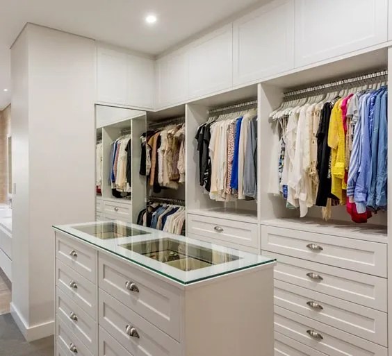 10+ Best and Clever Small WalkIn Closet Ideas