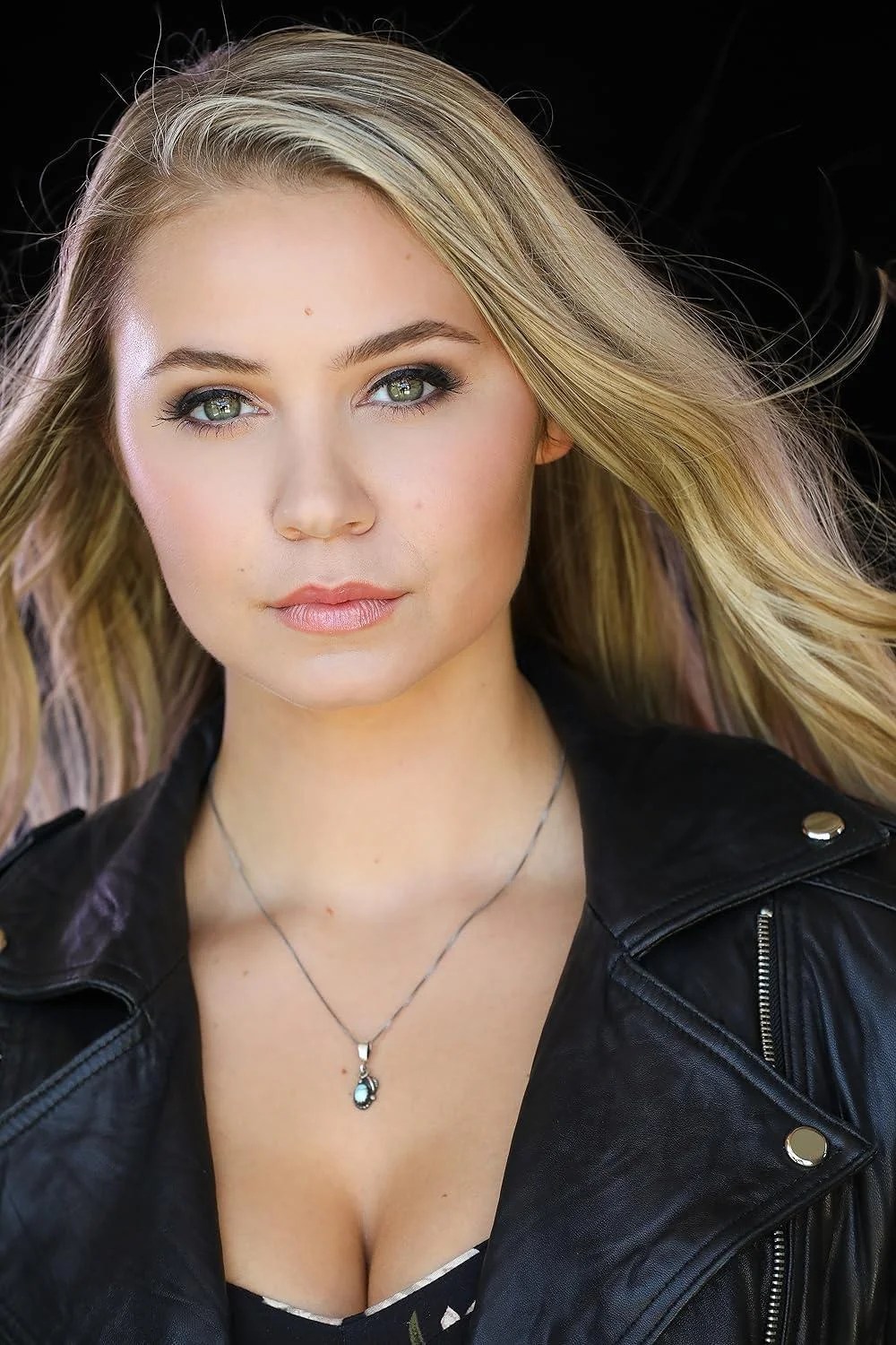 Ayla Kell | Celeb Hottie Gallery