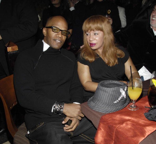 Jamie Foxx shares photo of his biological mom after revealing his(024)