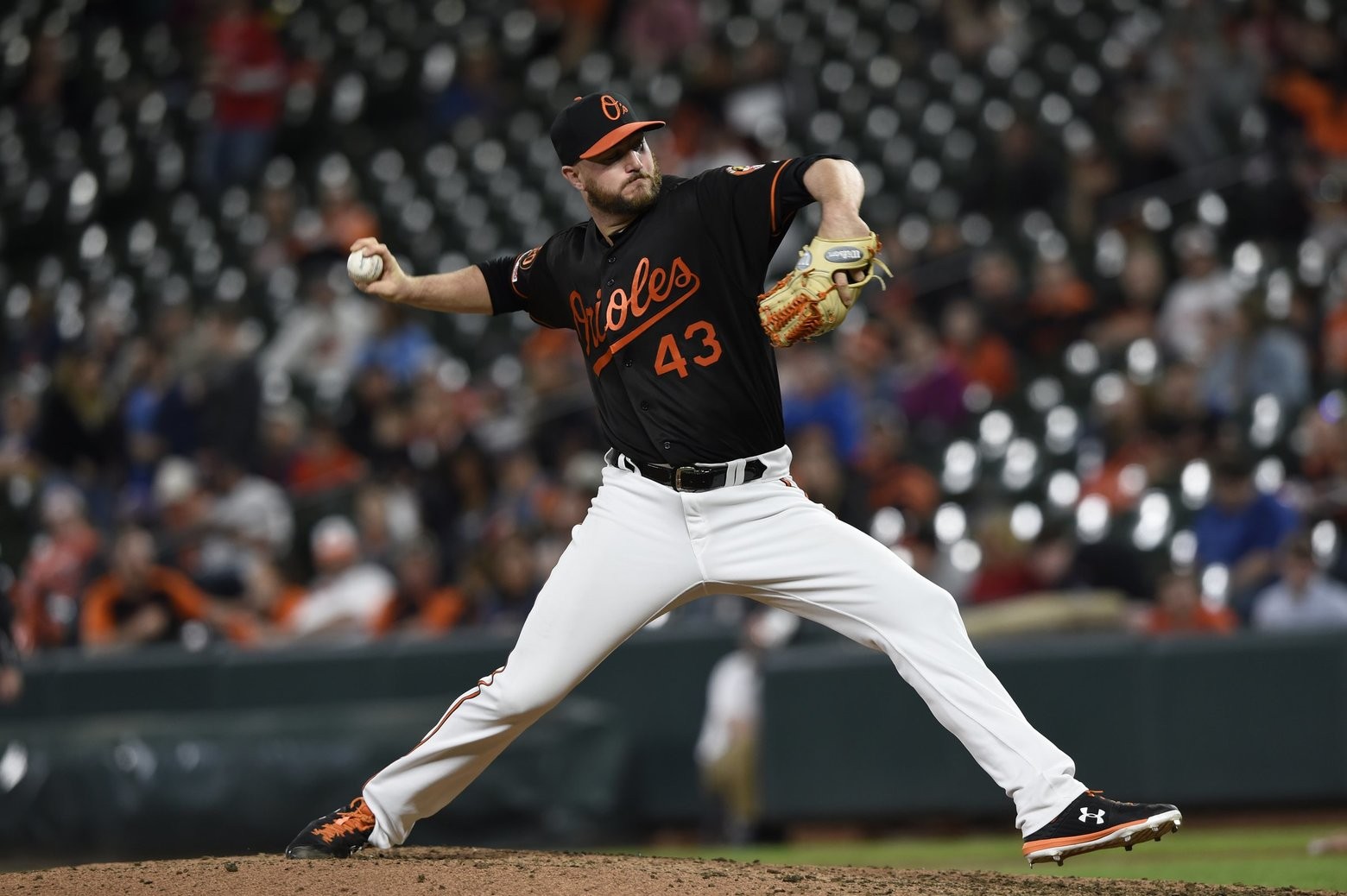 Mariners acquire righthanded pitcher Mike Wright in trade with Orioles