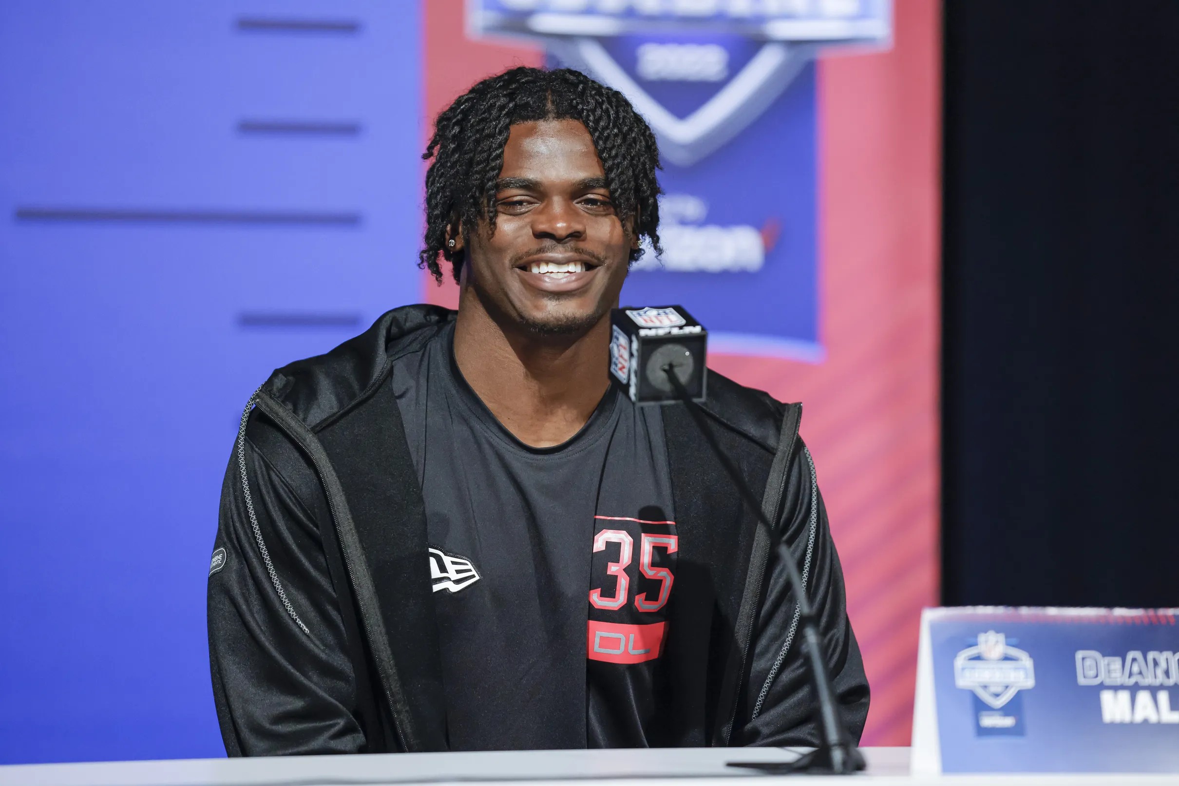 49ers to host Western Kentucky edge rusher DeAngelo Malone on a visit