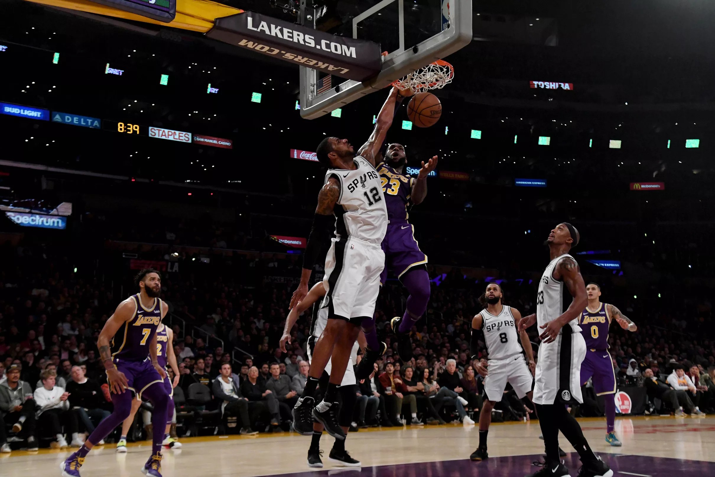 San Antonio at Los Angeles, Final Score Lakers climb back to beat the Spurs 121 113