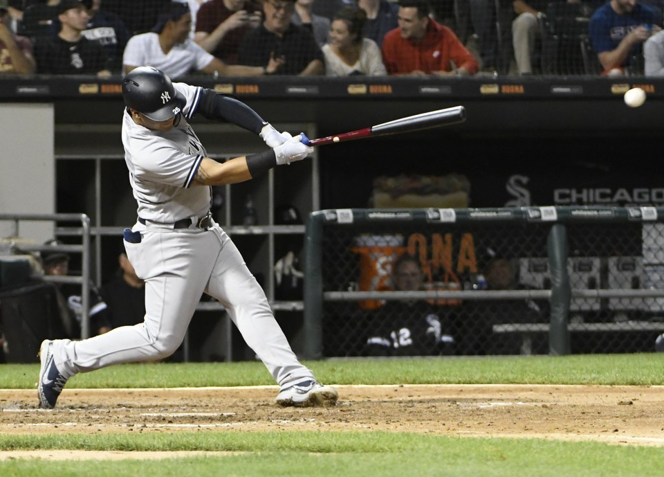 Yankees break singleseason home run mark