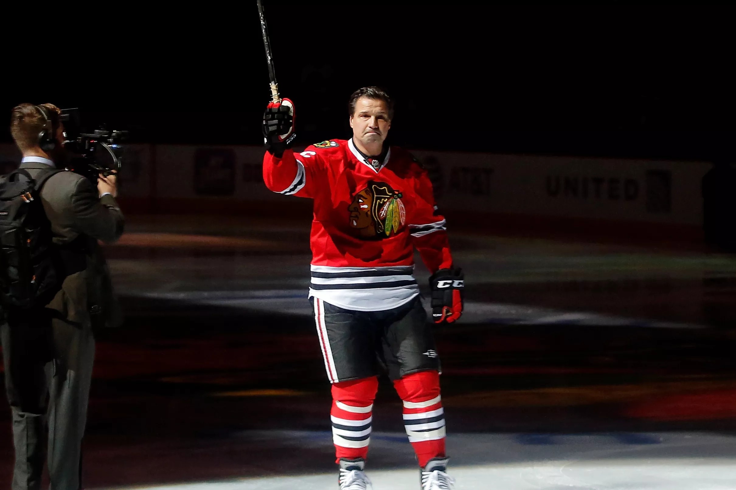 Blackhawks honor Eddie Olczyk with ‘One More Shift’ on ‘Hockey Fights