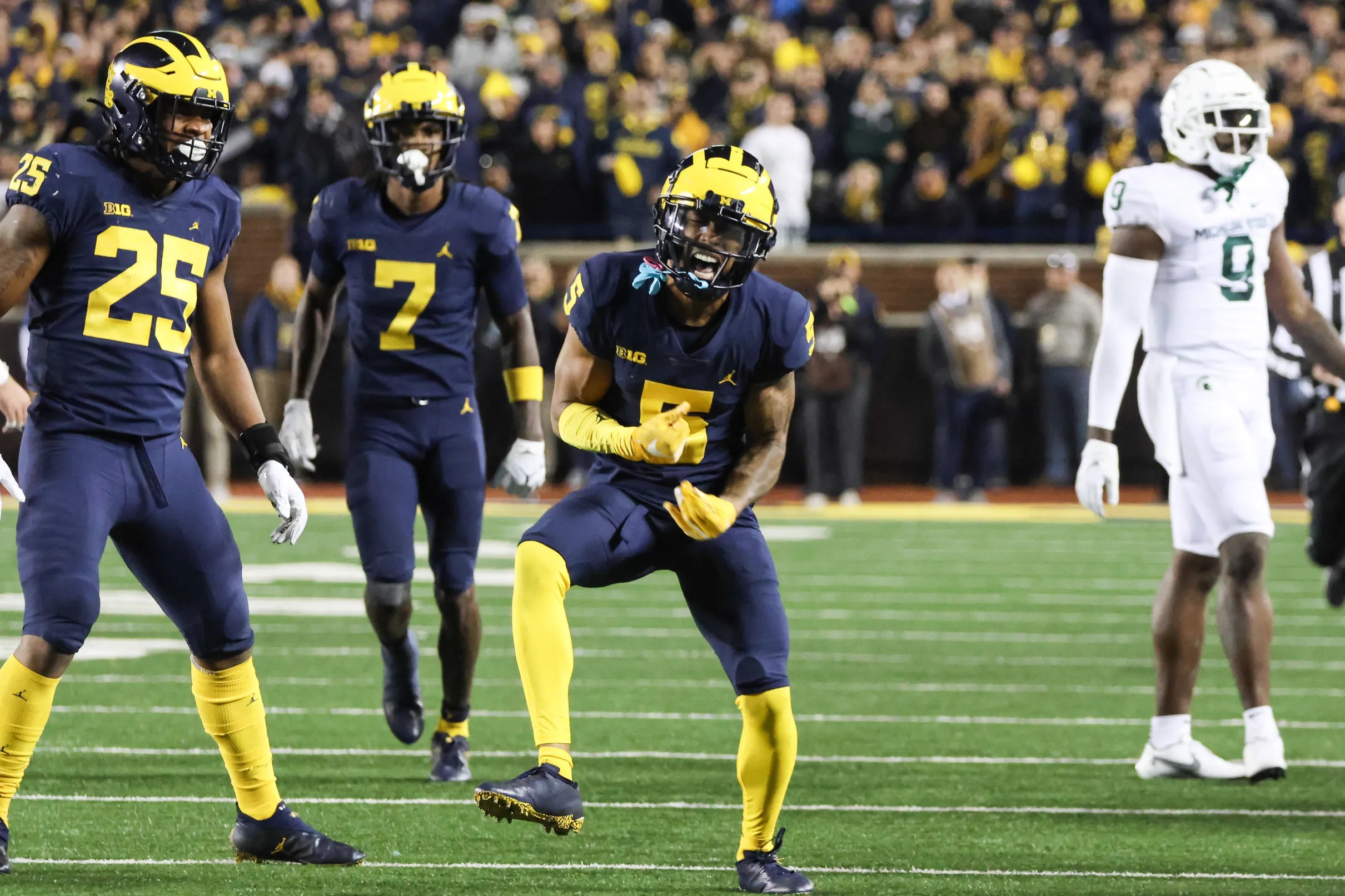 Michigan ends regular season in top 20 of AP, Coaches polls