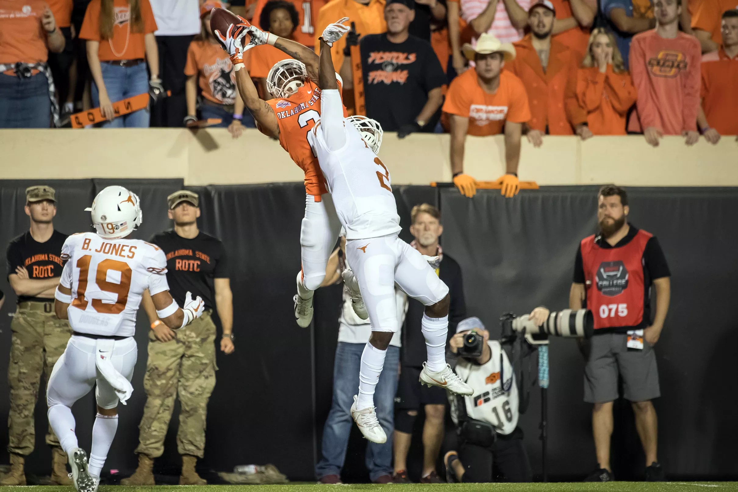 Oklahoma State WR Tylan Wallace is a complete player