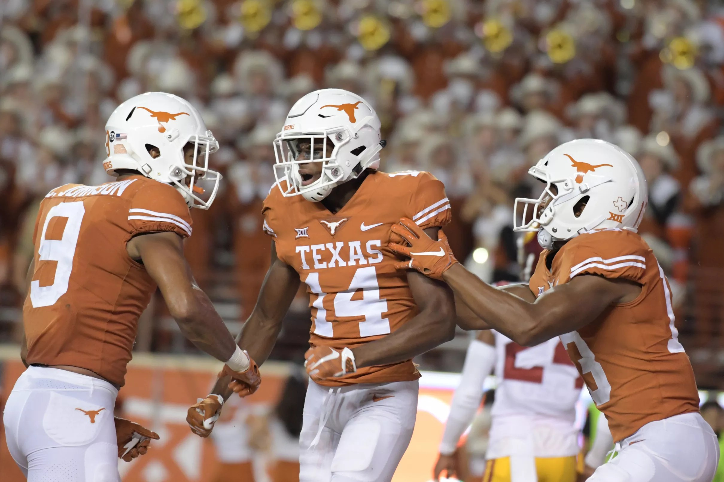 Texas WR Joshua Moore’s illness headlines a short Longhorns injury report