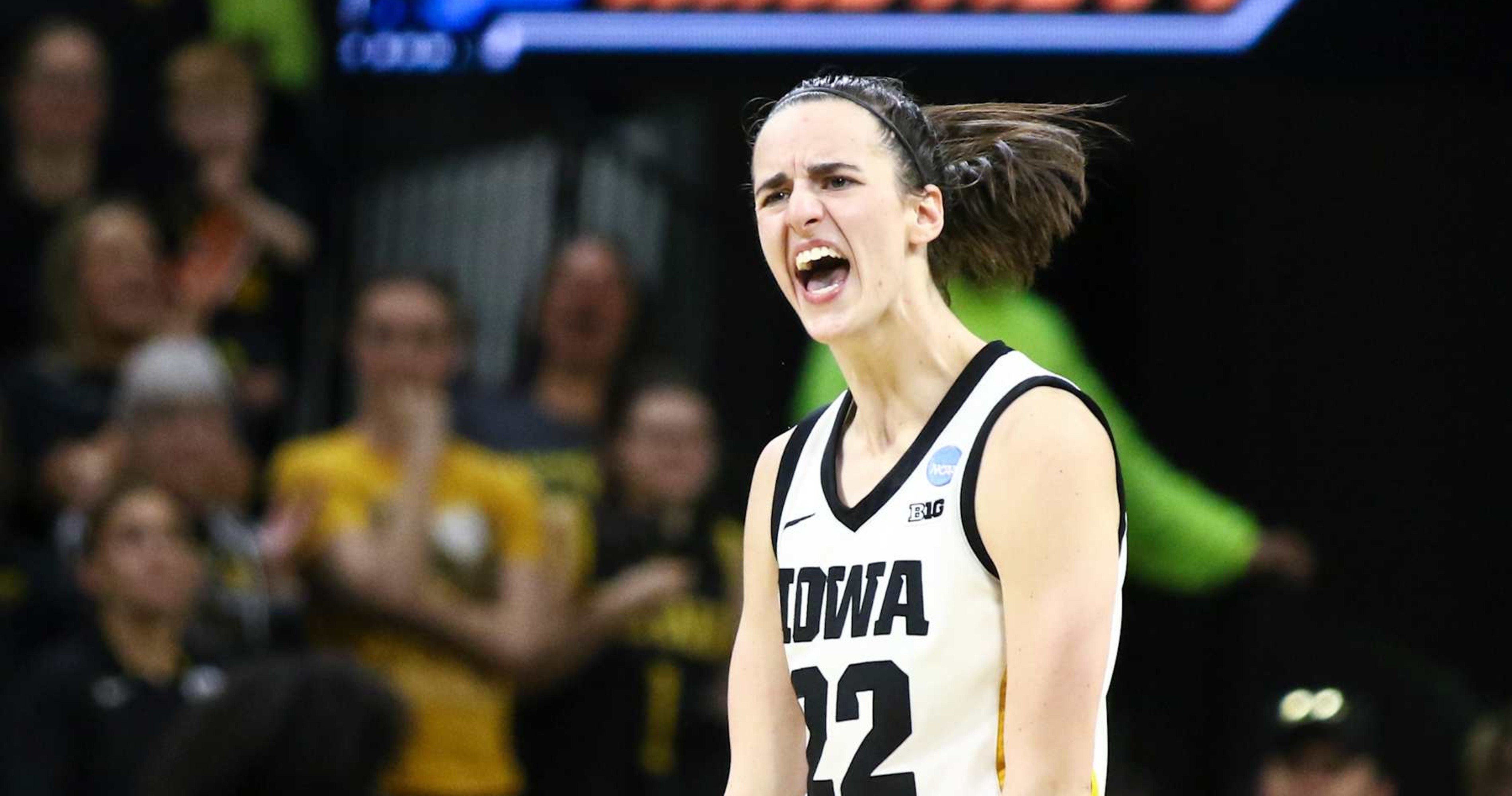 Photo Caitlin Clark Shows Off Iowa WCBB's 2024 Big Ten Title, Final