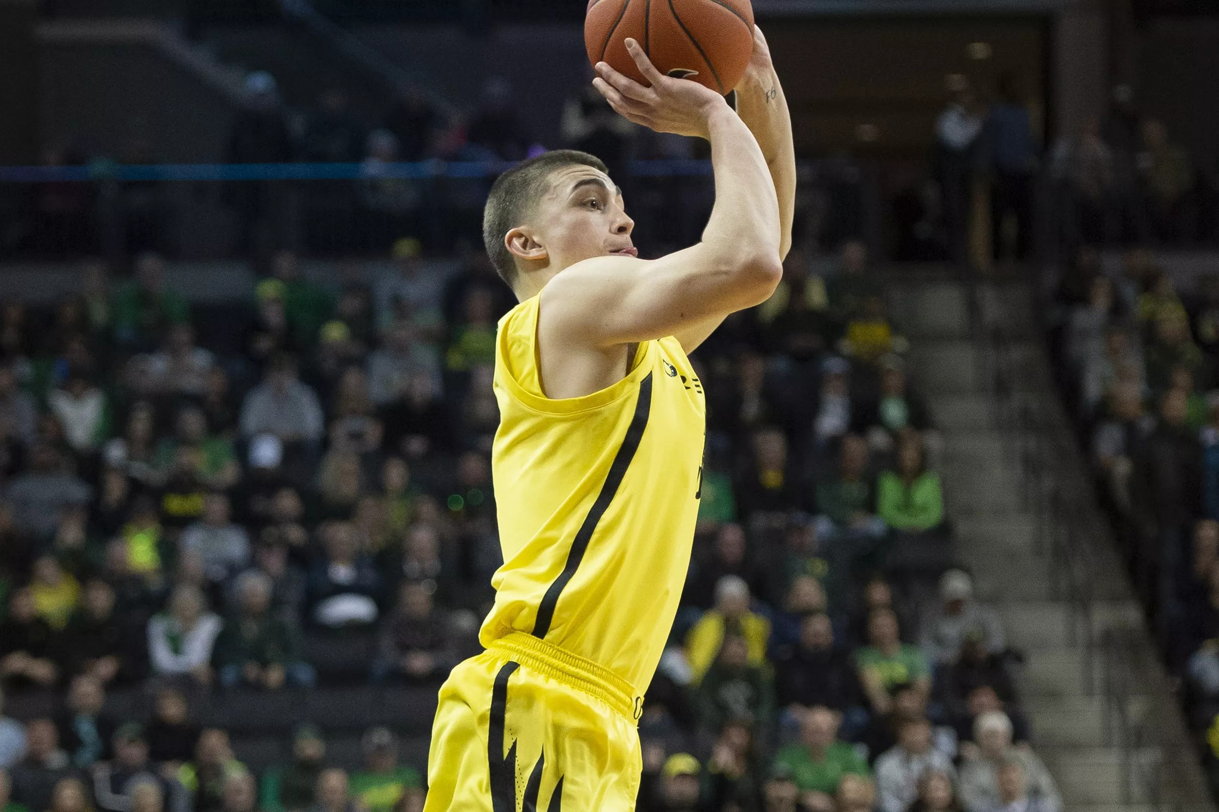 Pritchard moves up to fifth alltime in career scoring at Oregon as the Ducks breeze past Utah