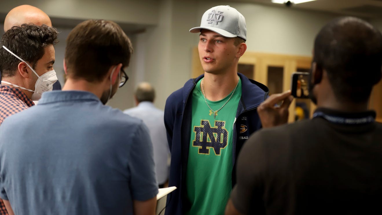 Why legacy QB C.J. Carr spurned Michigan football for Notre Dame