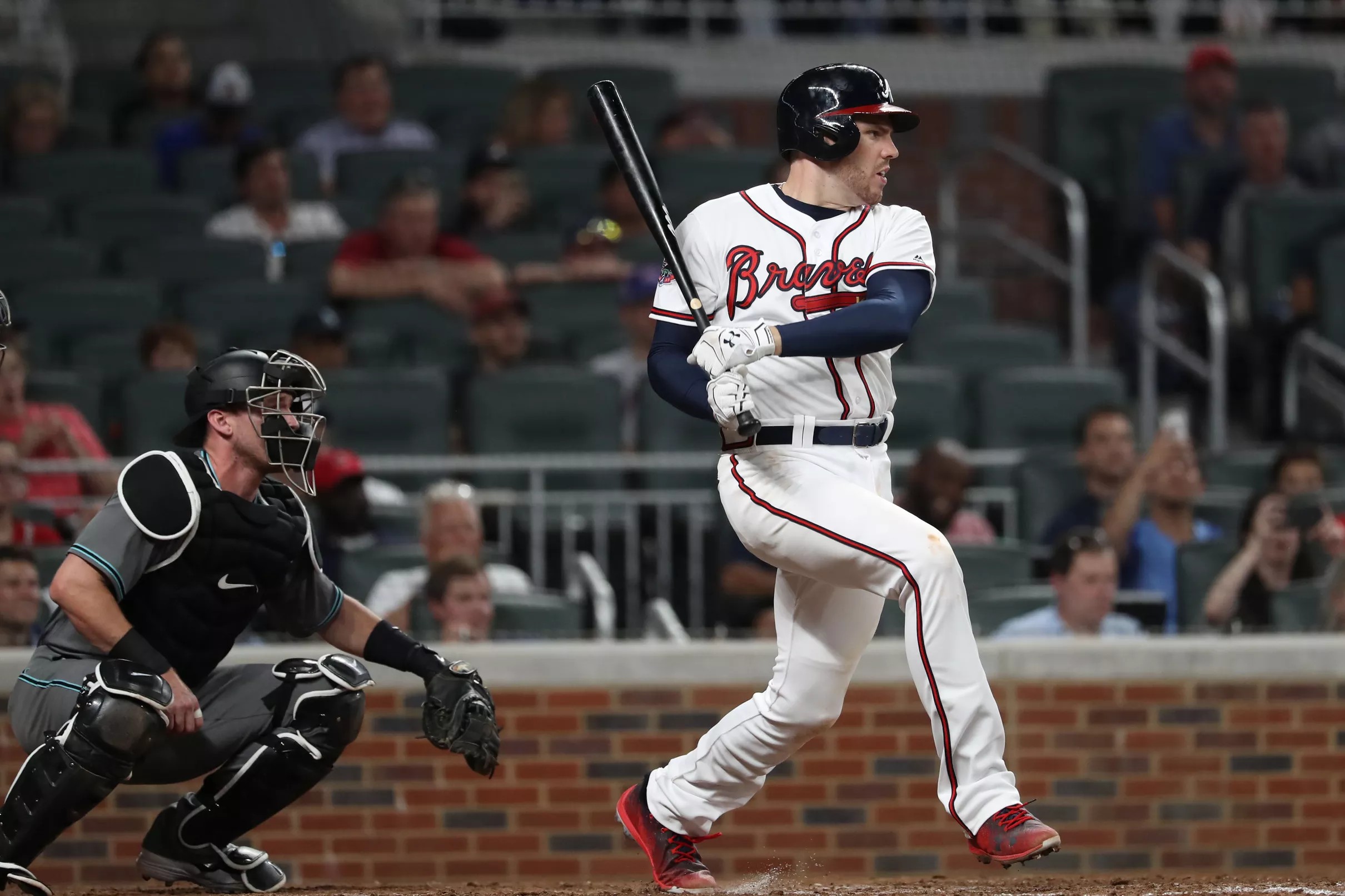 Freeman, Braves edge Diamondbacks late in 32 win