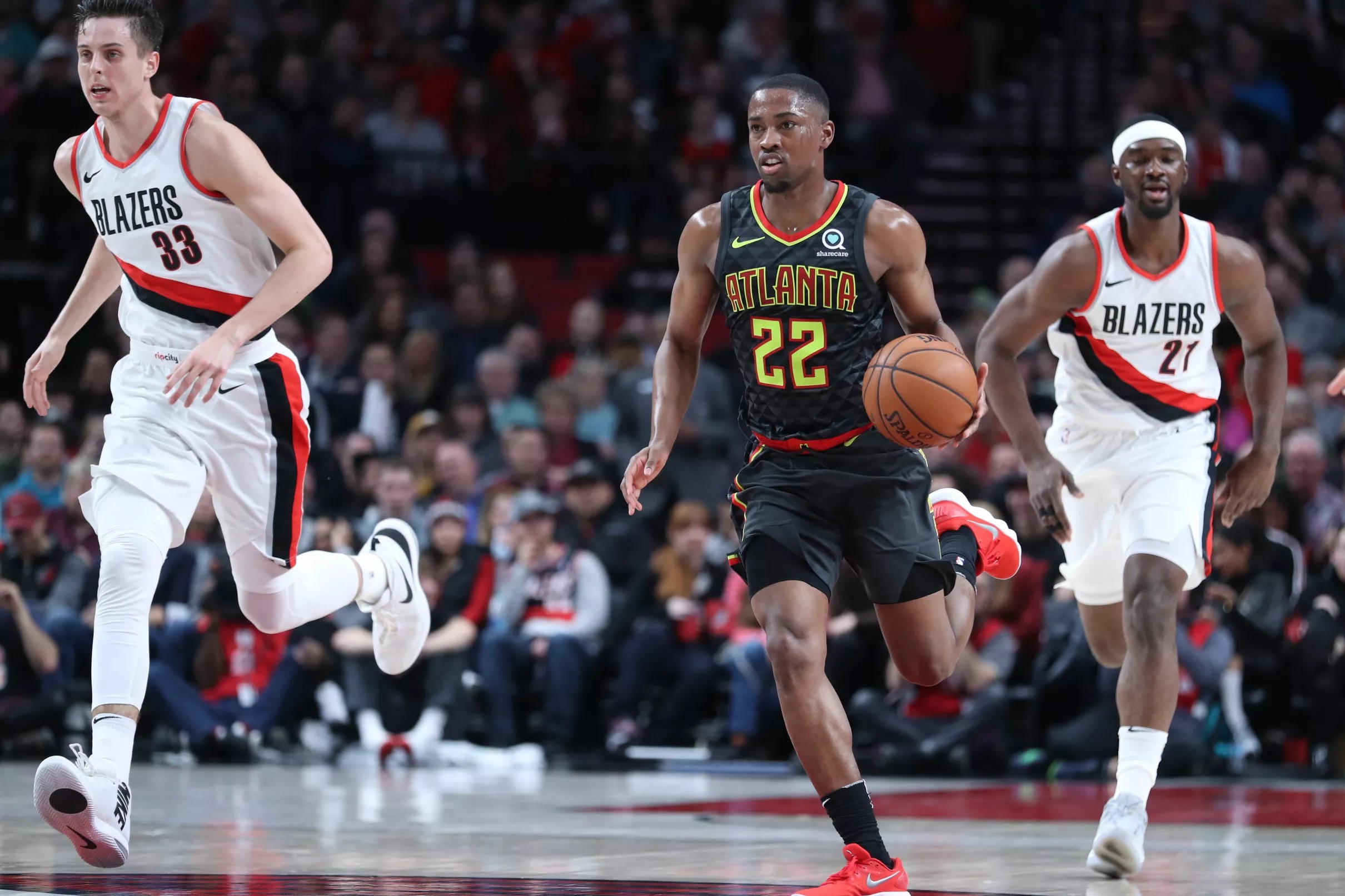 Report Hawks to guarantee Taylor, Cavanaugh