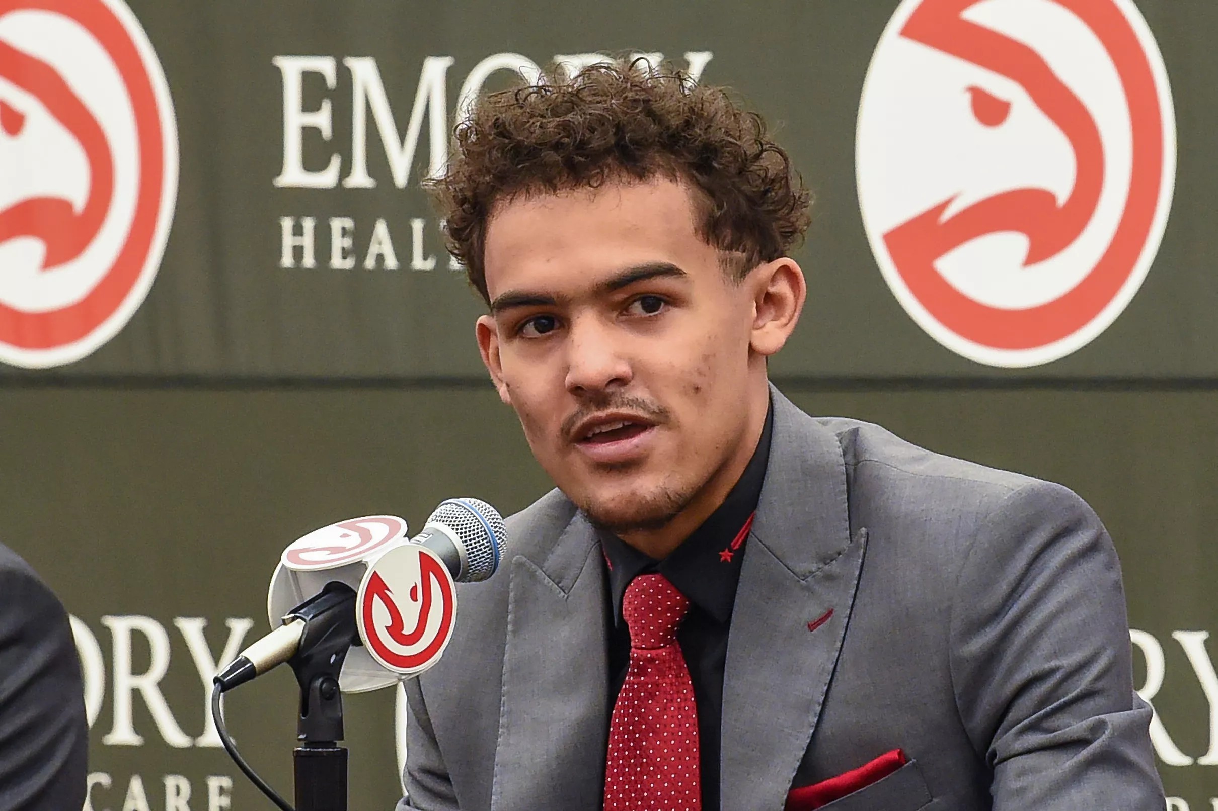 Trae Young exits Summer League game with right quad contusion