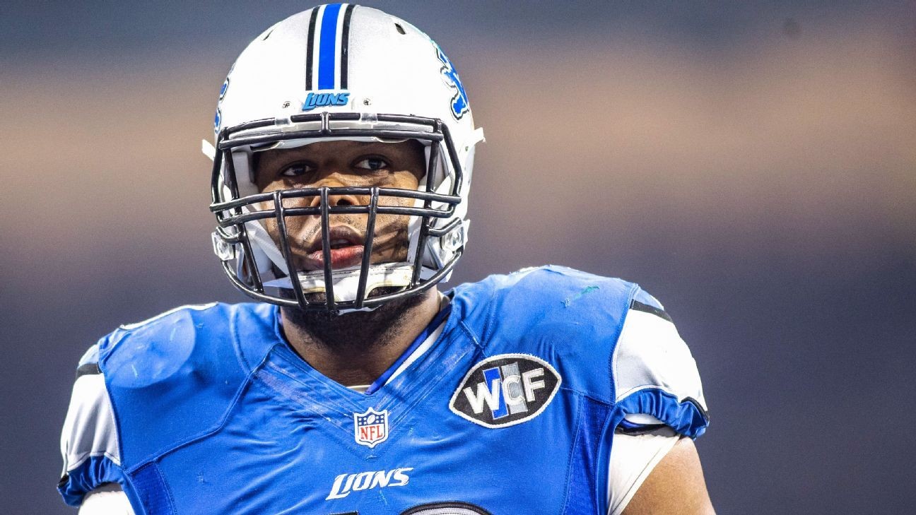 Panthers acquire OL Corey Robinson in trade with Lions