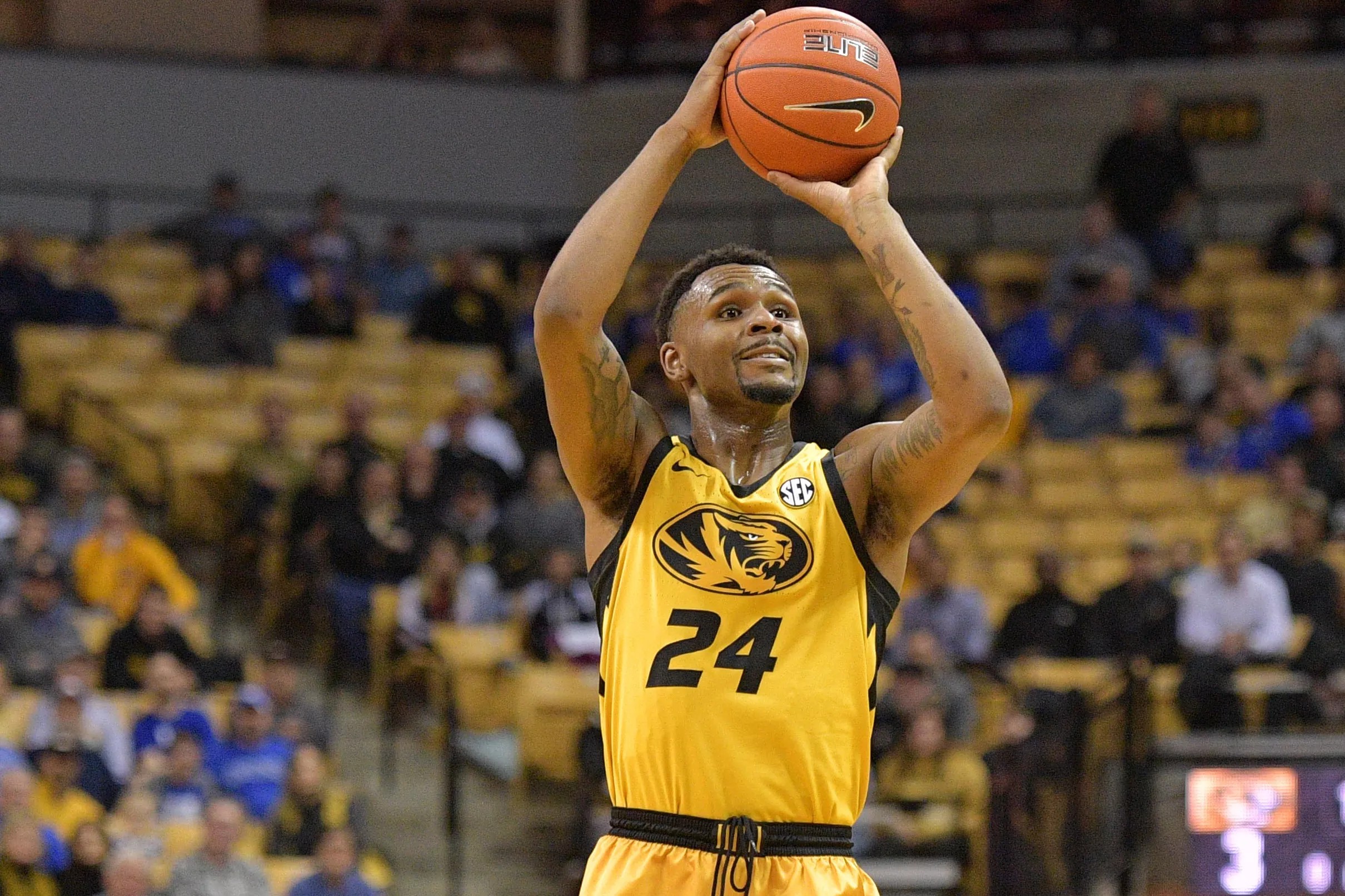 A basketball doubleheader for your Saturday