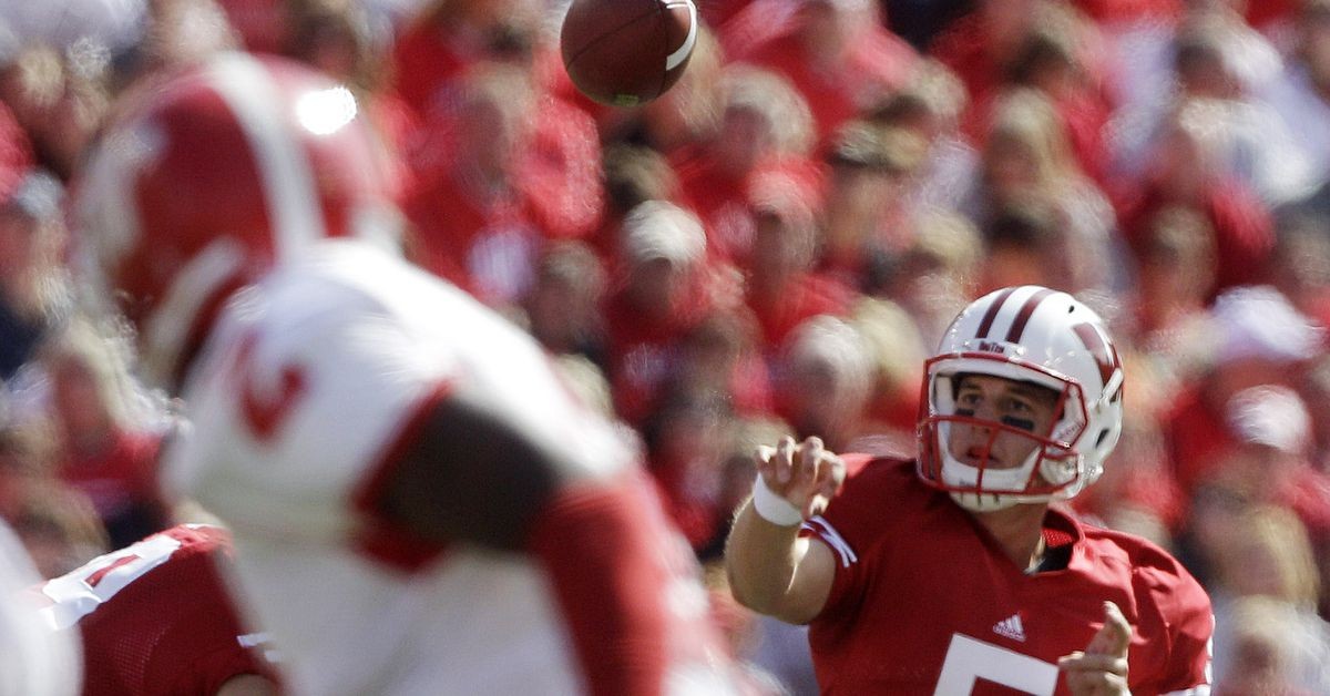 Wisconsin names Jon Budmayr quarterbacks coach