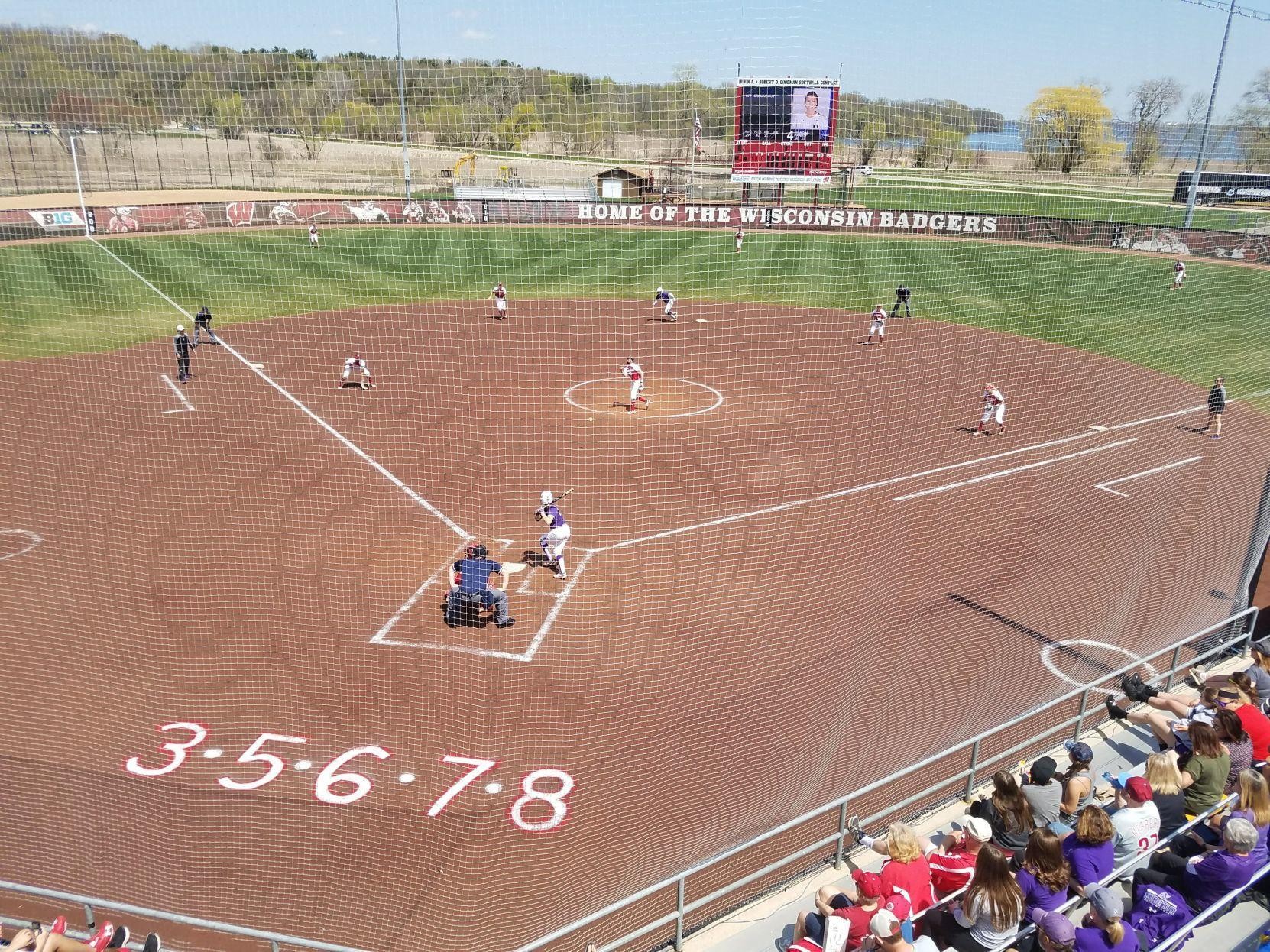 Badgers softball rallies to even series with Cornhuskers