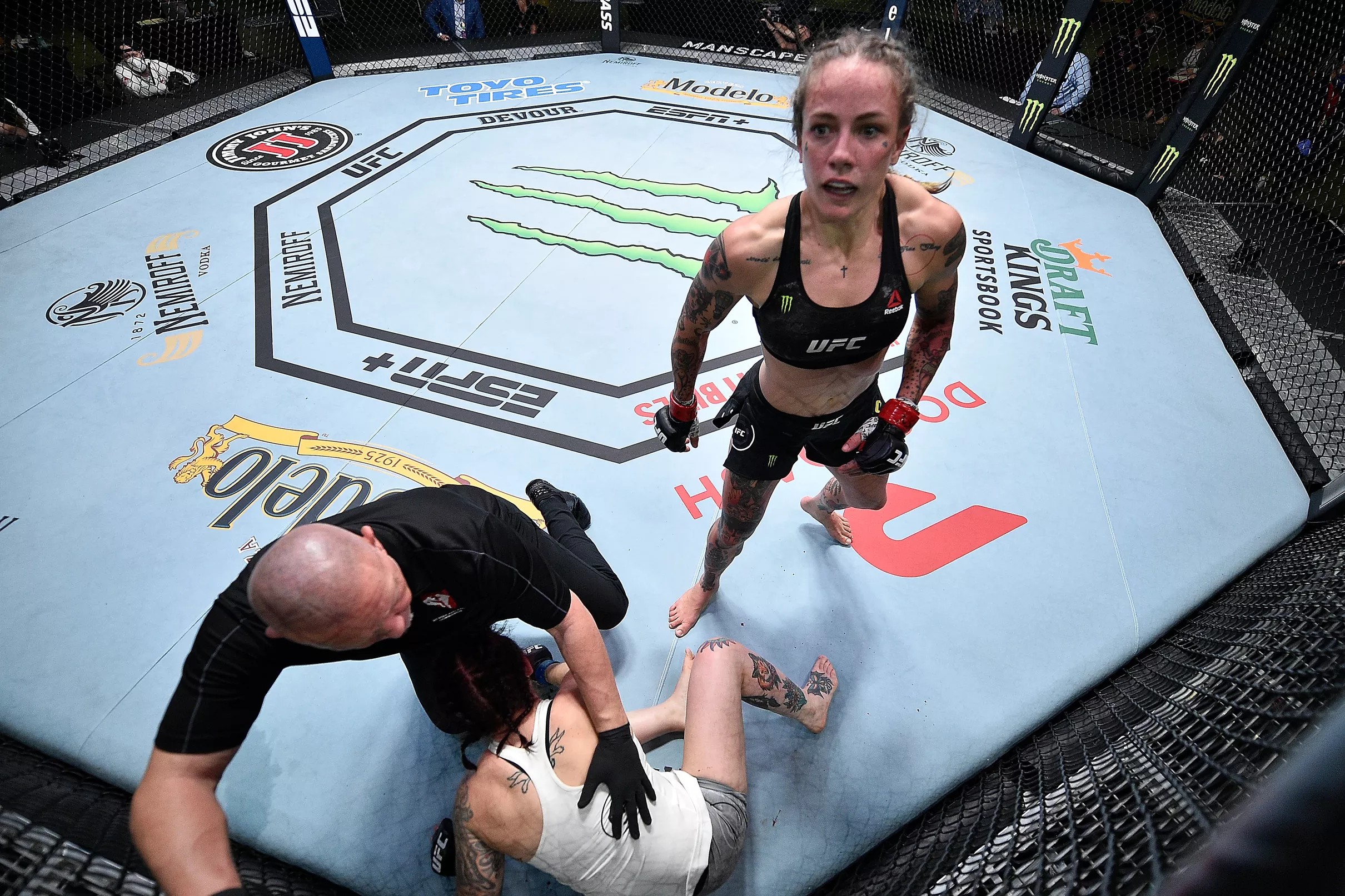 JessicaRose Clark shows 17.70 bank account after UFC win; Croom says