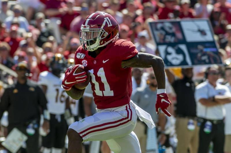 Alabama's Henry Ruggs III Helped Off Field with LowerBody Injury vs