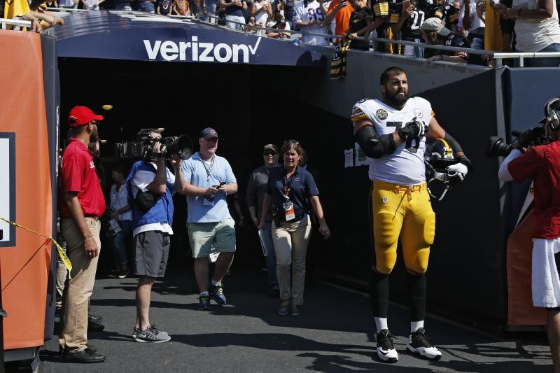 Report 'Tension Was Palpable' in Steelers Locker Room After Anthem Protest