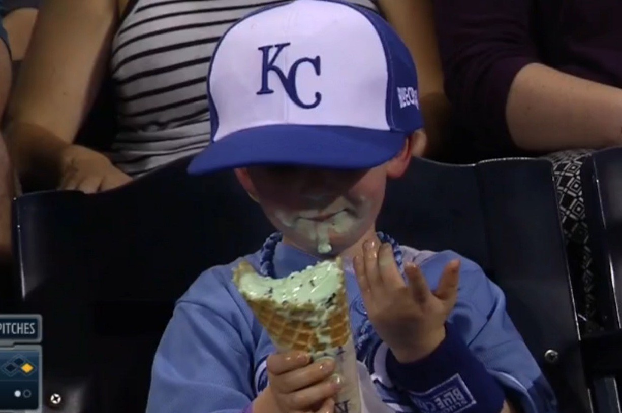 Young Royals Fan Goes Full Costanza, Eats Ice Cream the Right Way