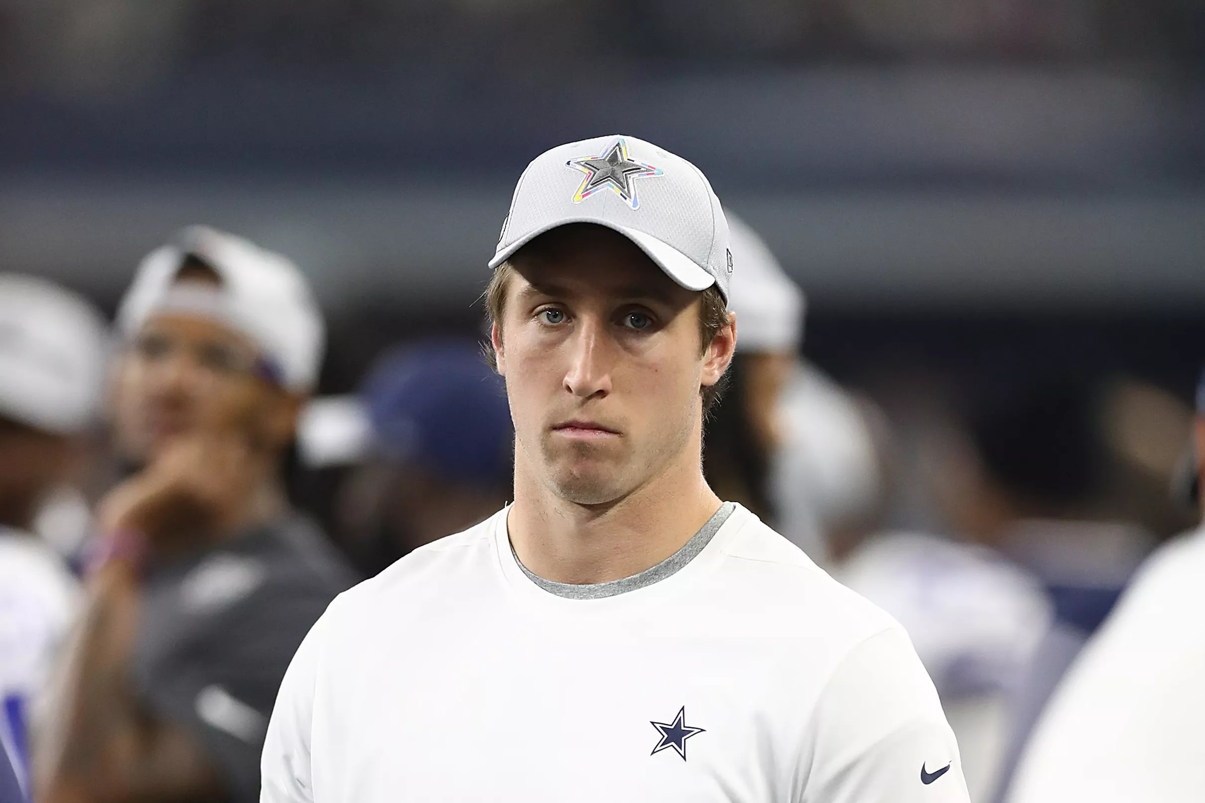 Sean Lee staying in Dallas; agrees to terms on a restructured deal