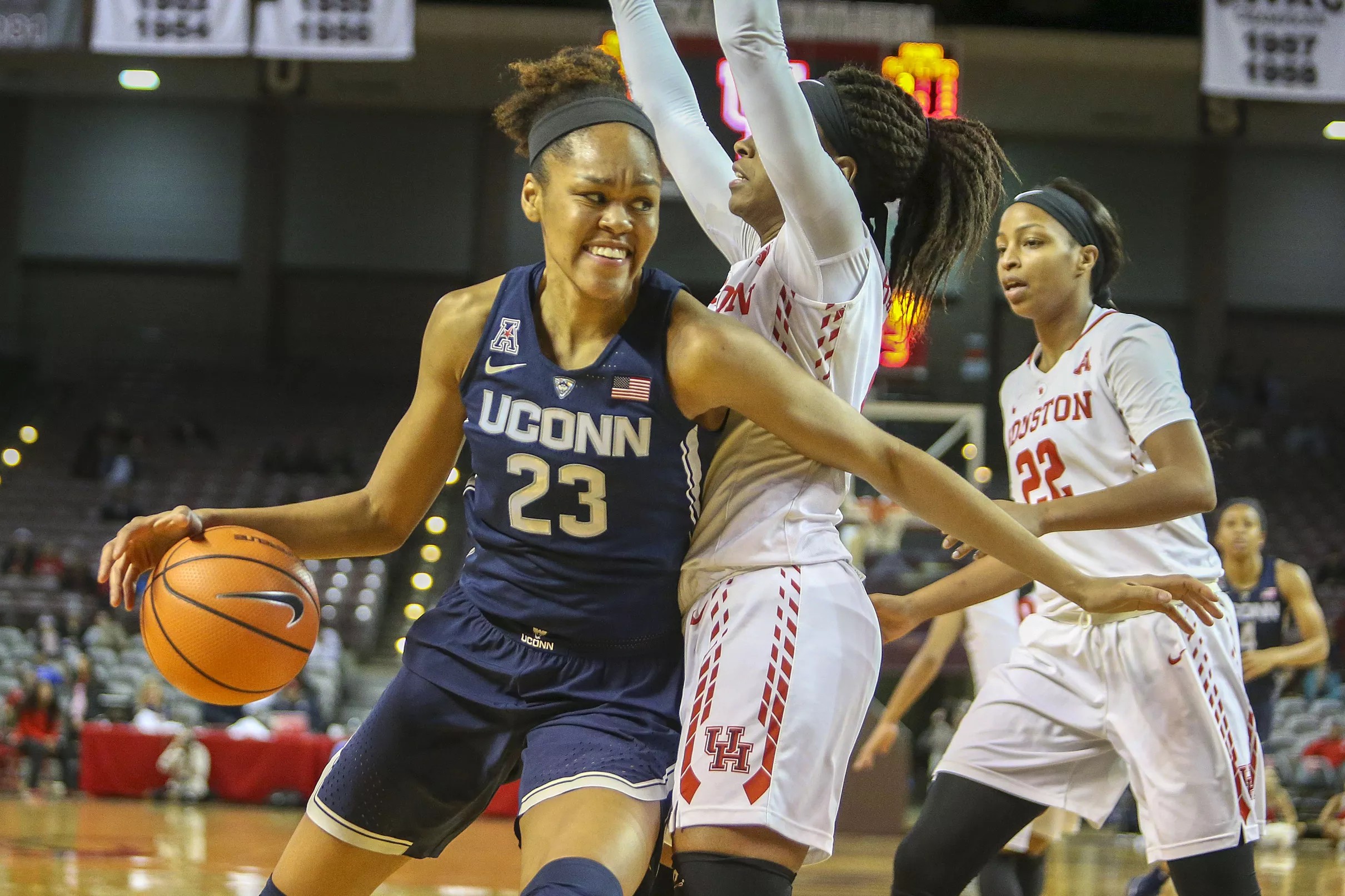 Final No. 1 UConn Women’s Basketball Battles Past No. 9 Texas, 7571