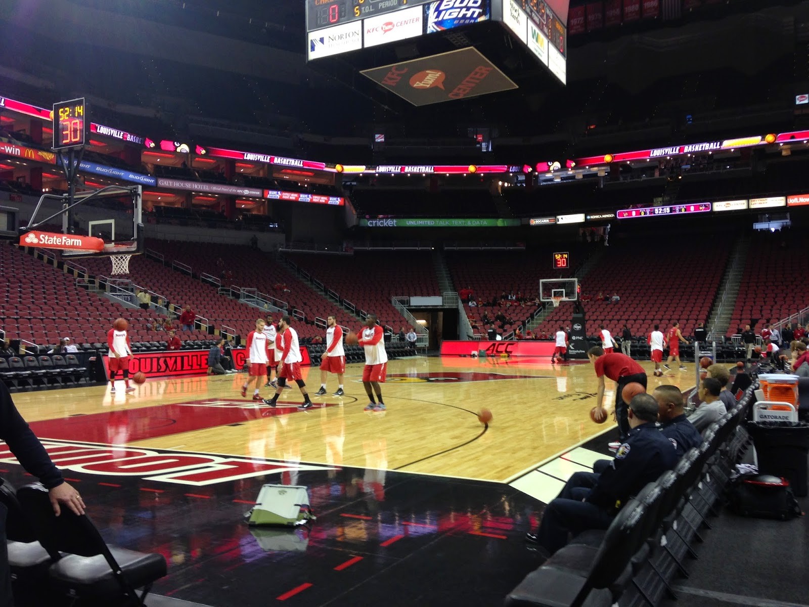 Louisville Basketball’s Verified Twitter Account Has a Message for Kentucky