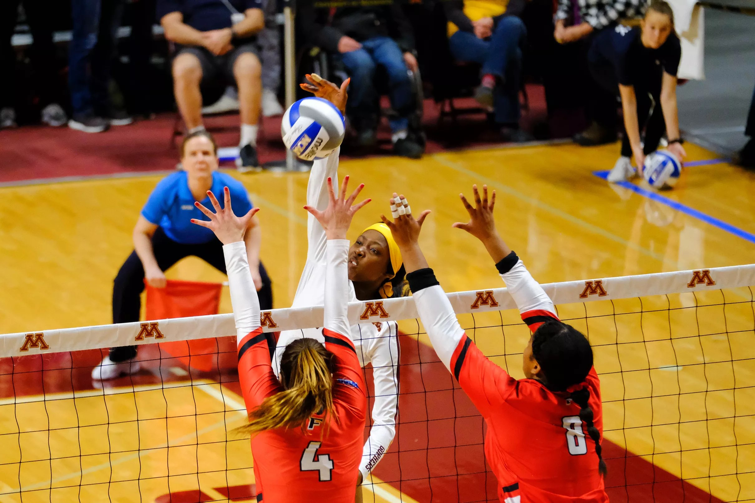 Minnesota Volleyball Sweeps Fairfield