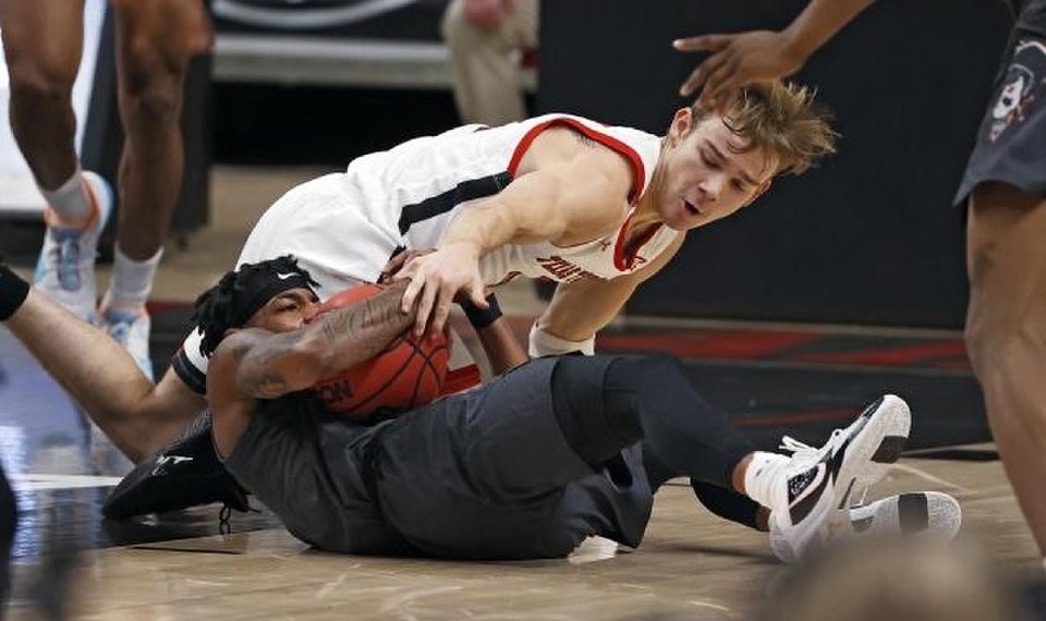 Oklahoma State basketball Cowboys hold off No. 13 Texas Tech 8277 in