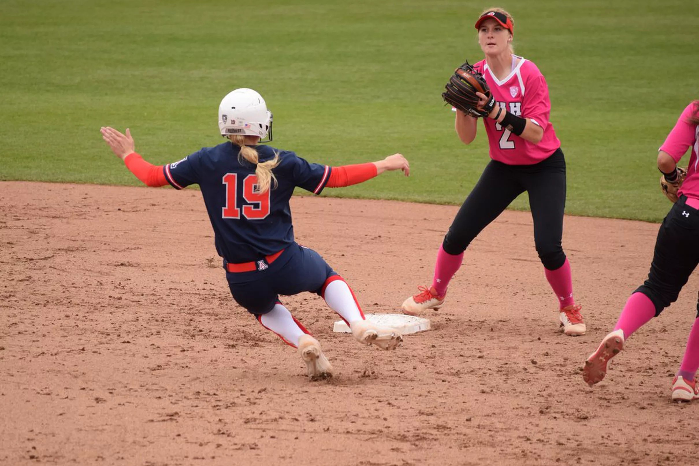 Arizona softball sweeps Utah with recordbreaking win