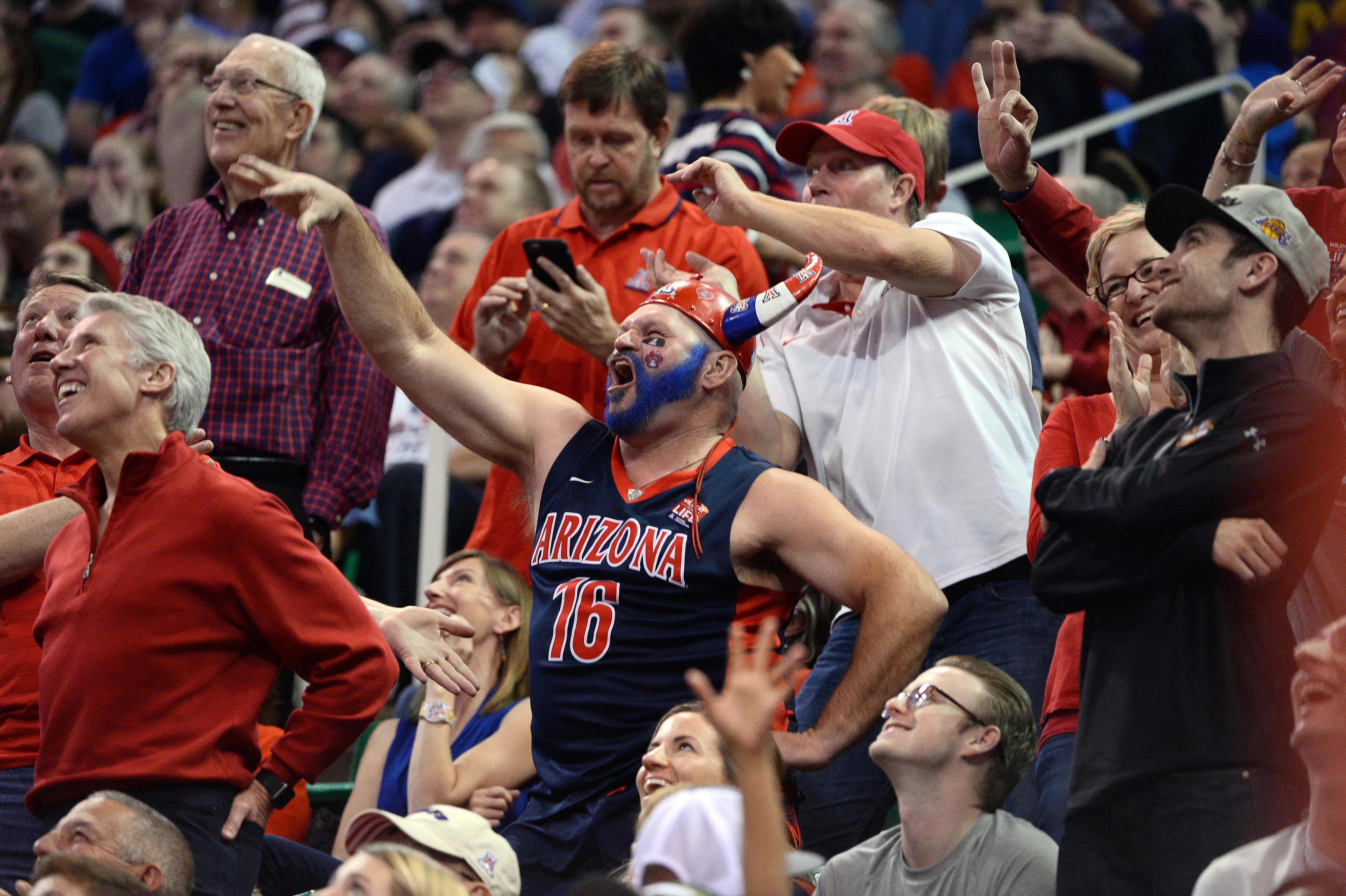 Arizona Basketball fans have really Angry Fans