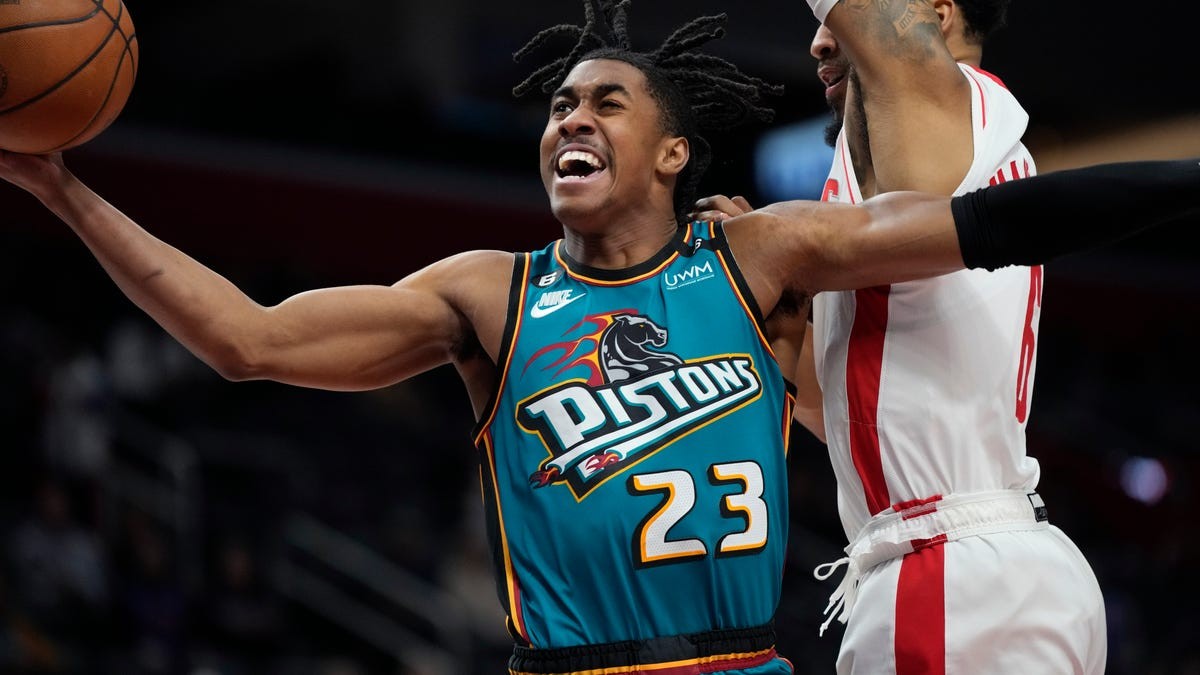 Rockets 117, Pistons 114