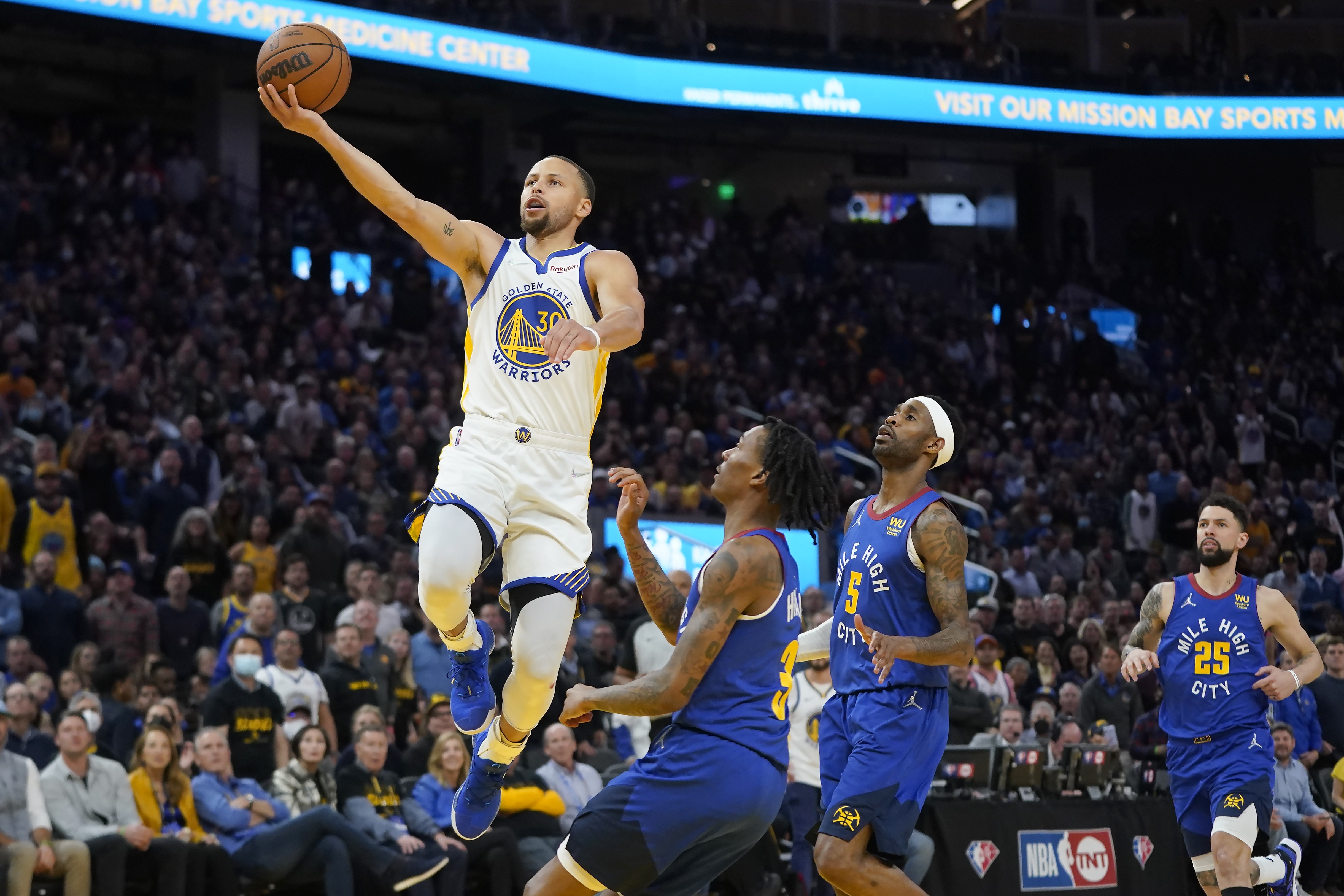 Steph Curry 'Greatest 6th Man Ever' in NBA Playoffs as Warriors Own