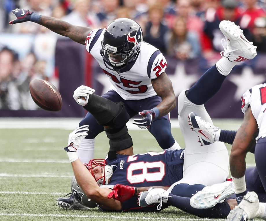 Texans shift Kareem Jackson back to corner
