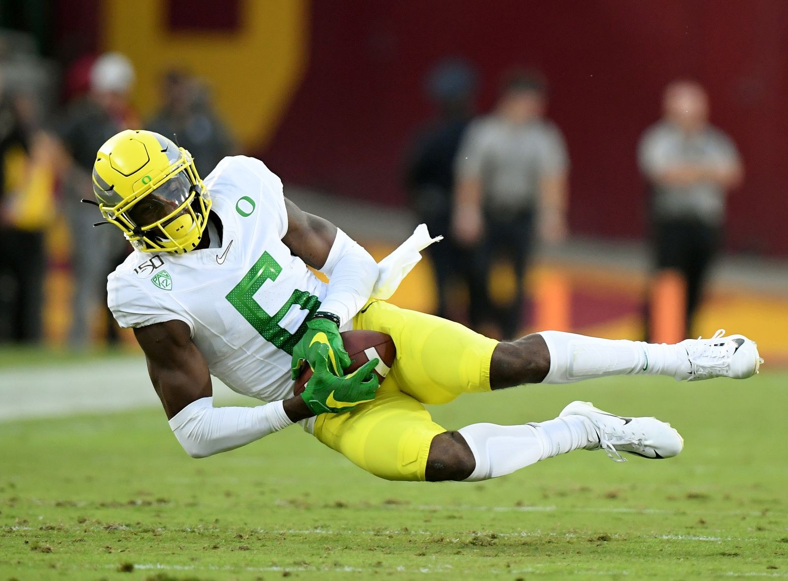 Oregon Football Juwan Johnson, Defense Power Ducks To Win Over USC