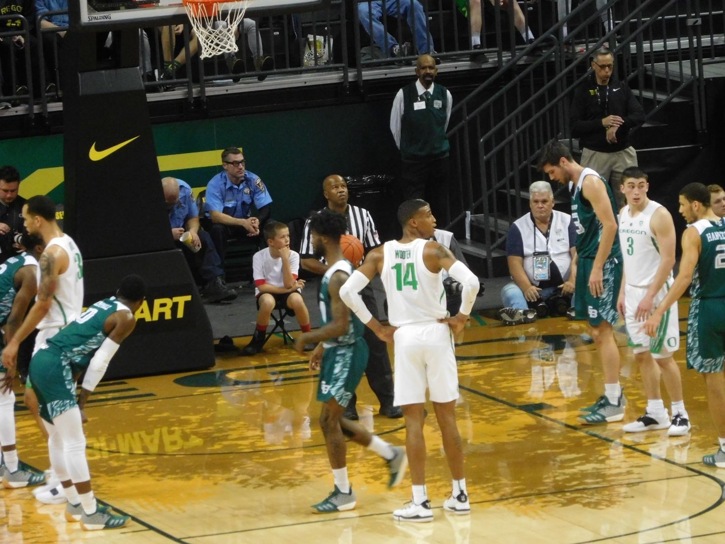 Oregon Basketball Dropped from AP Rankings