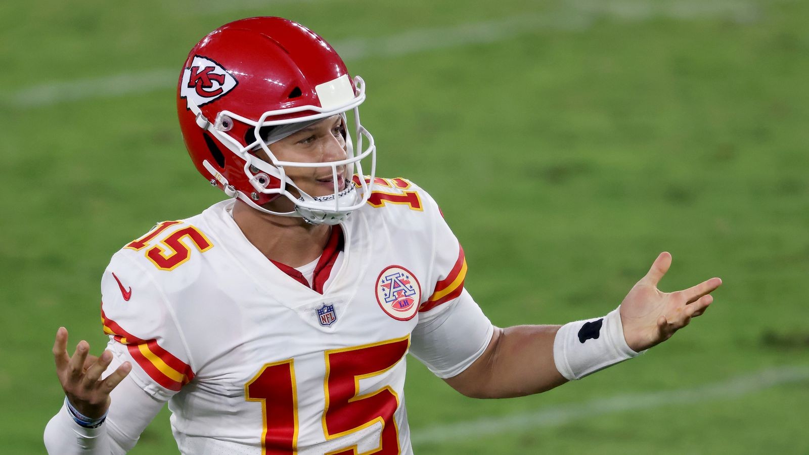 WATCH Patrick Mahomes counts to four after final touchdown throw vs