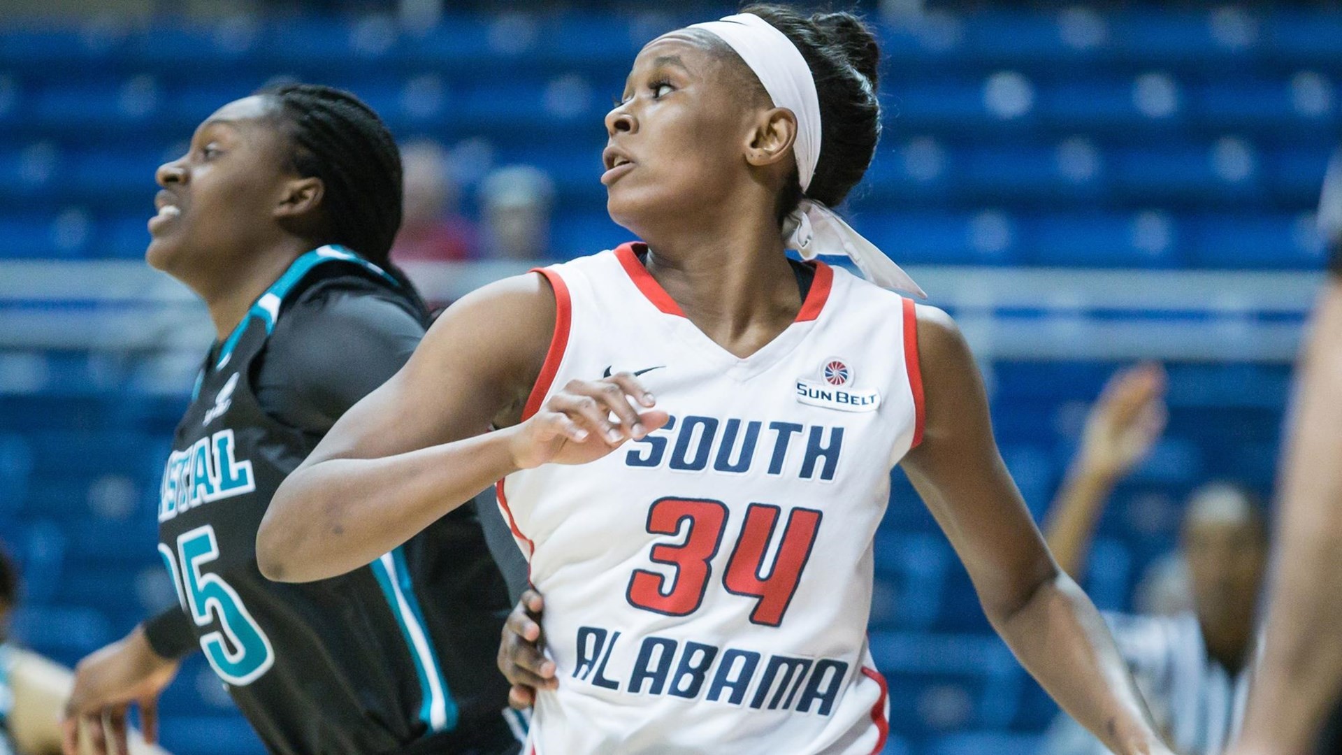 ELLIS’ HISTORIC NIGHT FUELS WOMEN’S BASKETBALL PAST COASTAL CAROLINA