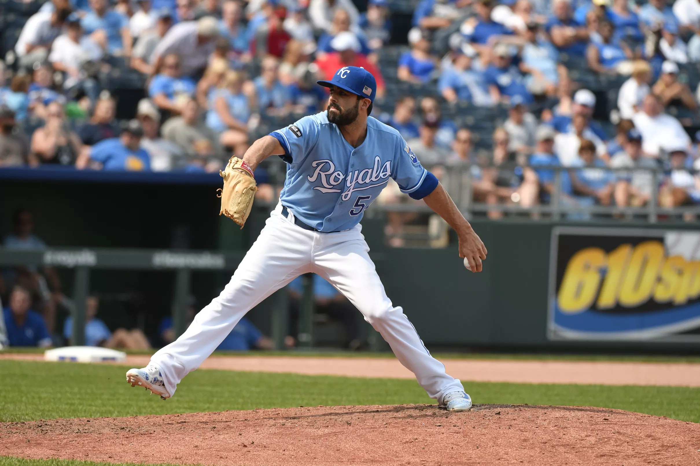 Dodgers acquire Scott Alexander in 3team, 5player trade