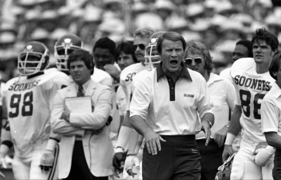 That time Barry Switzer wore a 'beat Texas' hat on the sideline