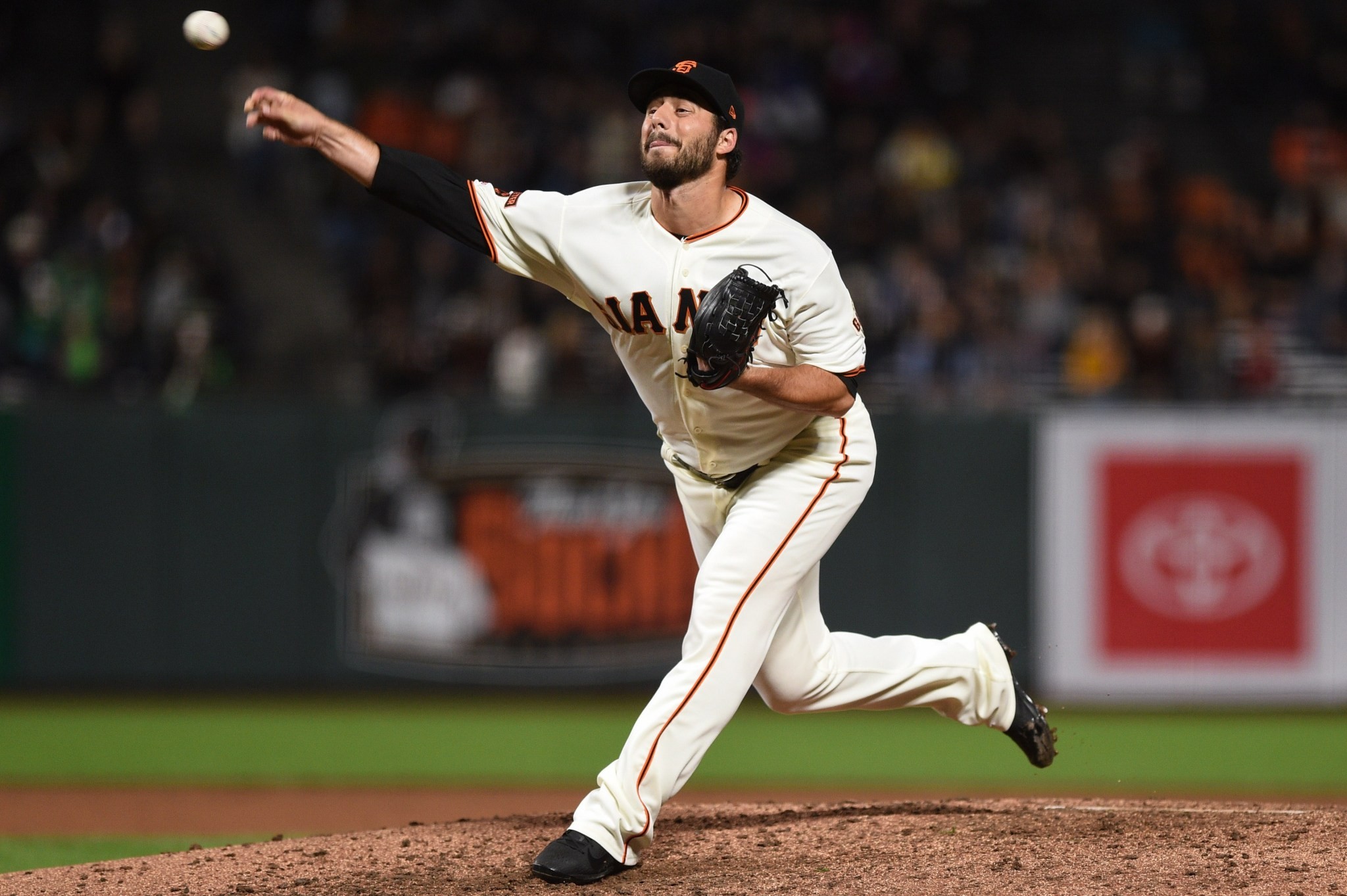 Report New York Yankees sign relief pitcher to deal