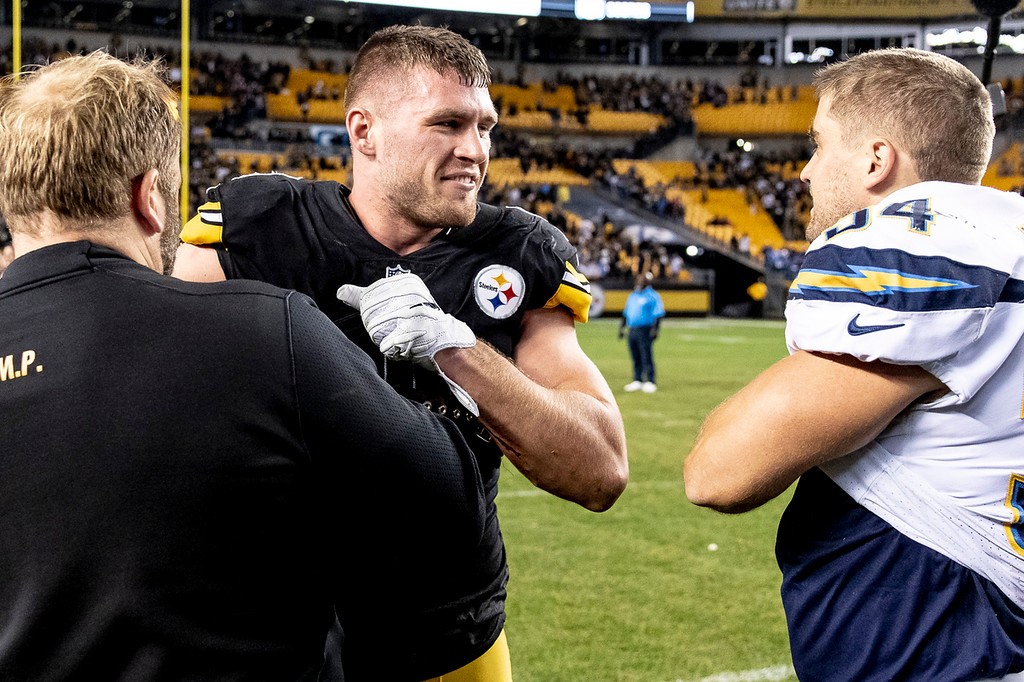 Watt brothers having way too much fun on Twitter