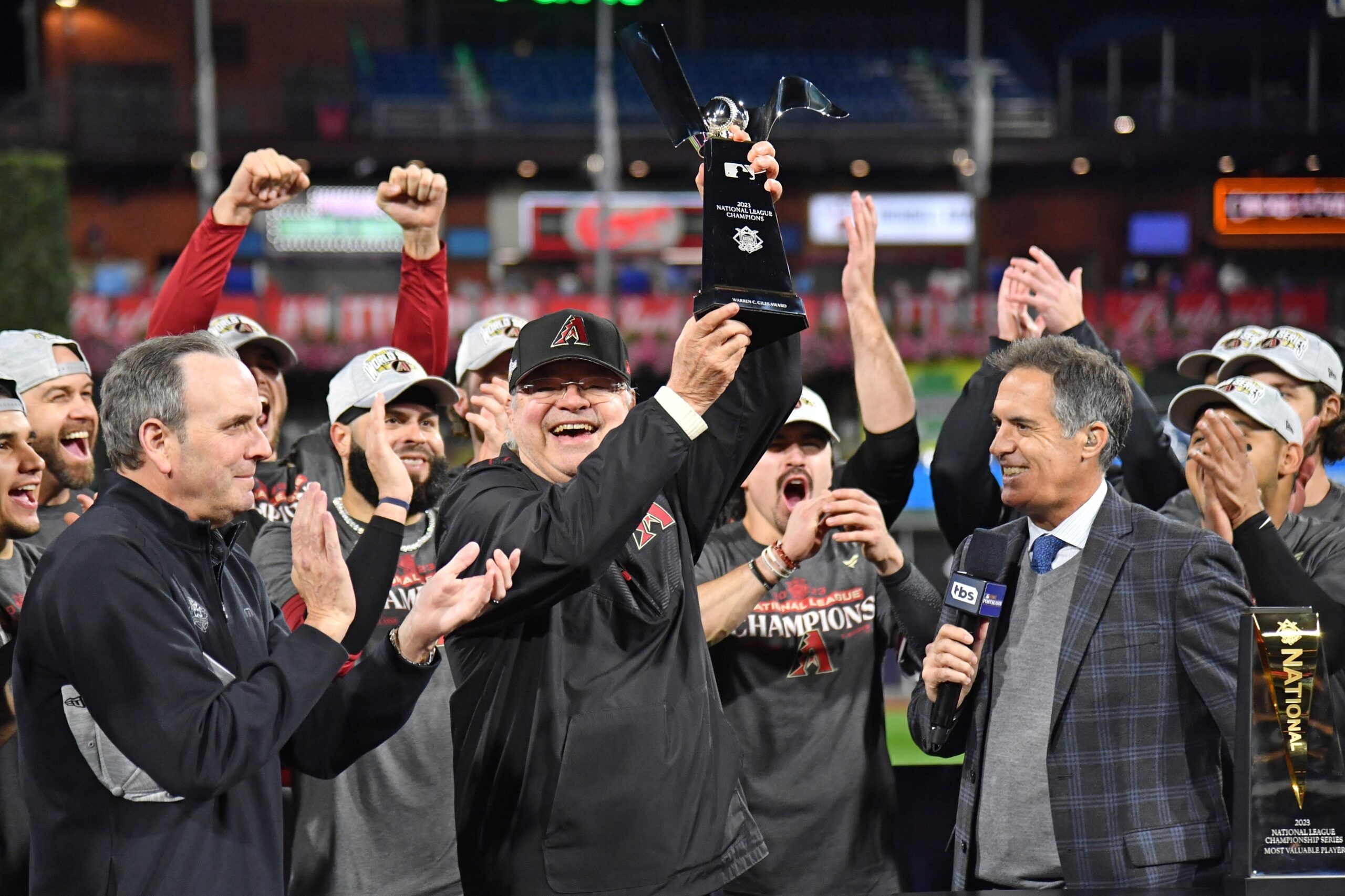 Diamondbacks owner Ken Kendrick is unfazed by the Dodgers signing