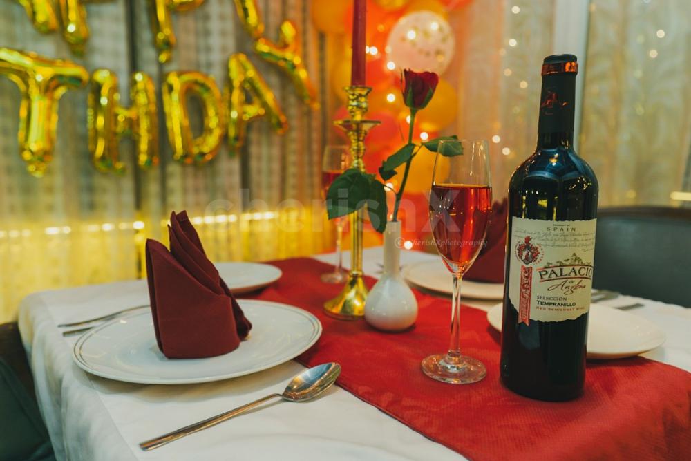 Book a Romantic Private Candle Light Dinner in Delhi for your First date, Birthday or